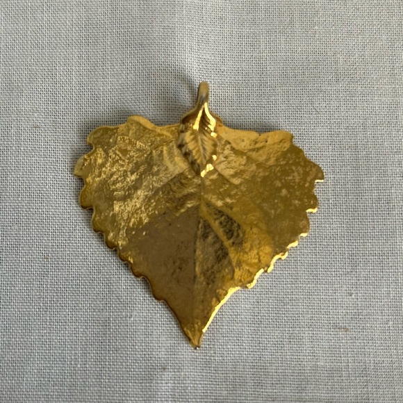 Vintage Gold Aspen Leaf Pendant - Picture 3 of 6